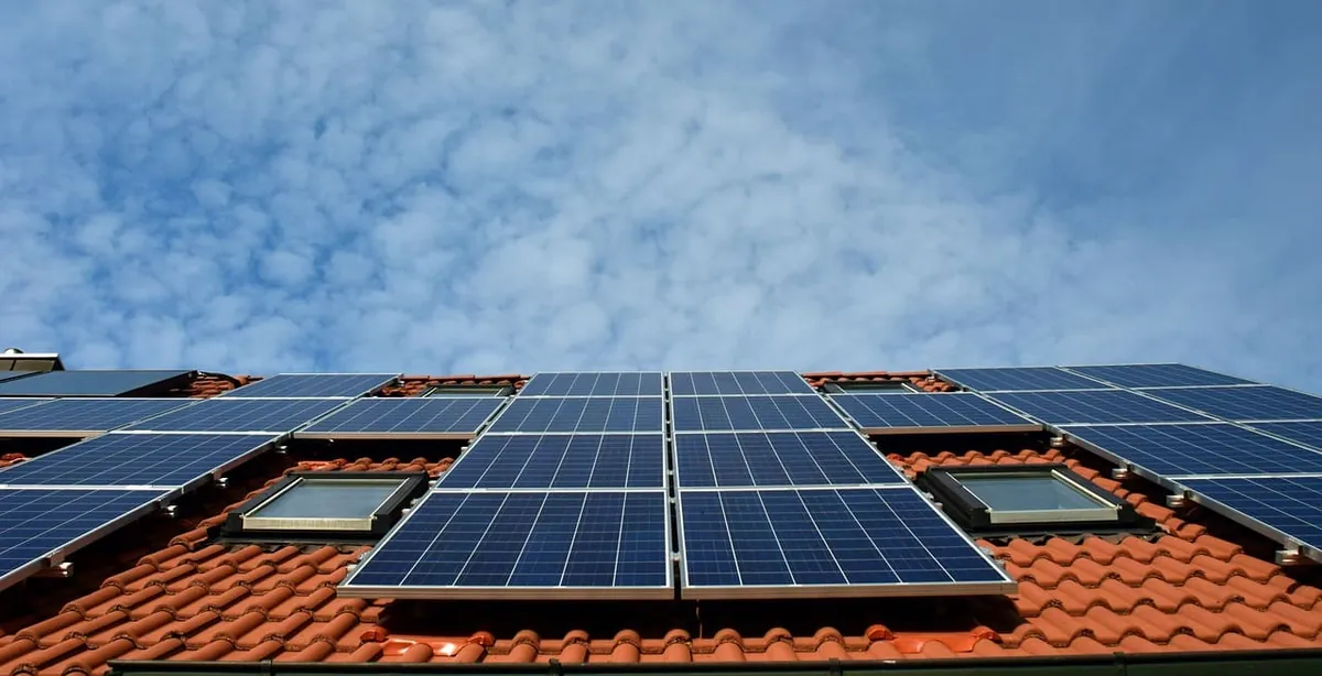 Wechselrichter, Mikro-Wechselrichter, Leistungsoptimierer für Solarpanels – was sind sie und welchen sollte man wählen?