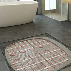 Heizmatte unter dem Boden im Badezimmer
