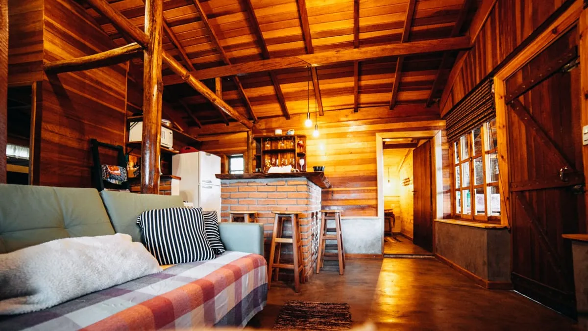 Wie heizt man ein Holzhaus?